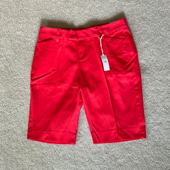 Dockers Pants - NWT Dockers Ideal Bermuda Woman’s Shorts Size 6